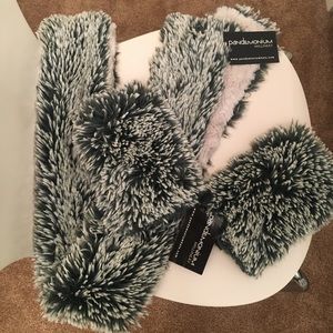 faux fur scarf & fingerless gloves